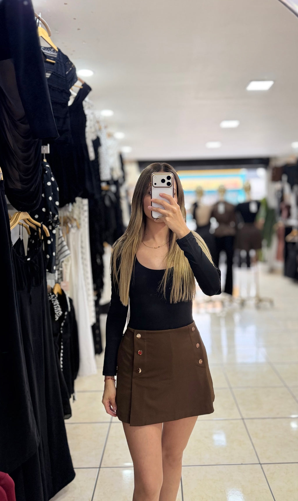 Short falda botones
