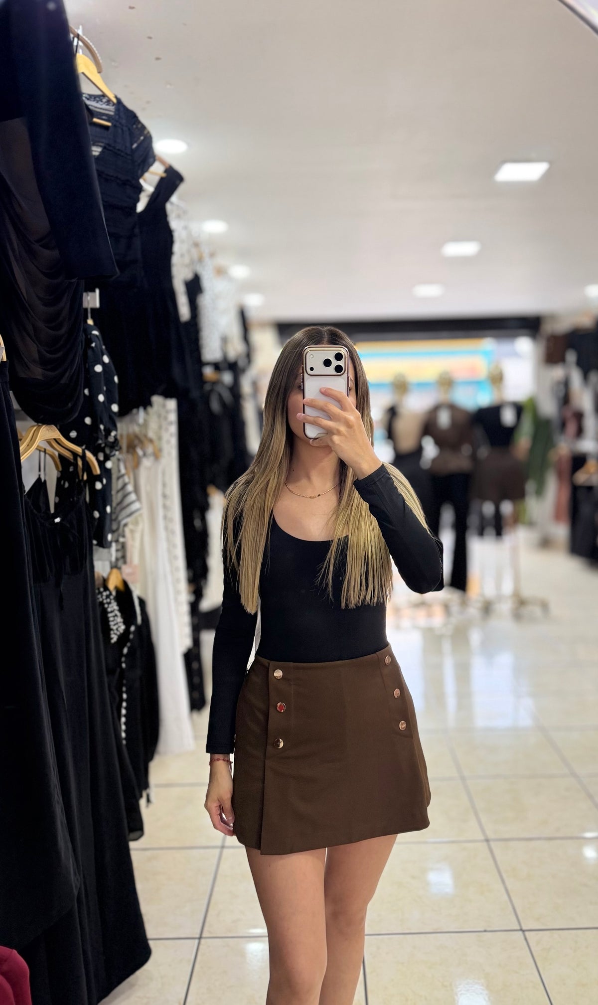 Short falda botones