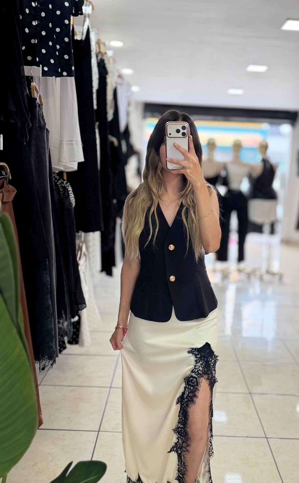 Falda satin encaje